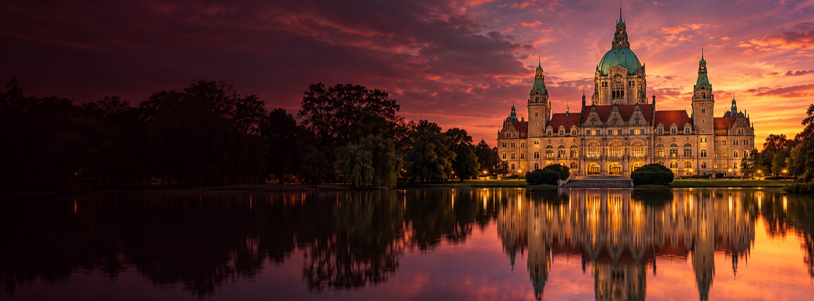 Stadtmotiv aus Hannover bei Abenddämmerung